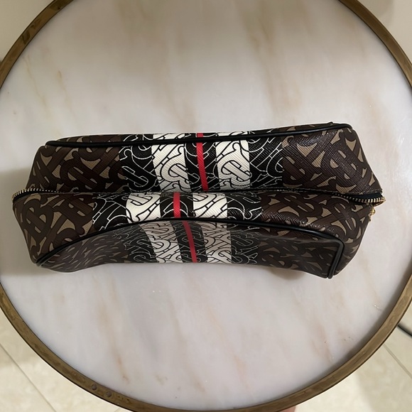New Burberry Toiletry Bag (Unisex) - Picture 3 of 11